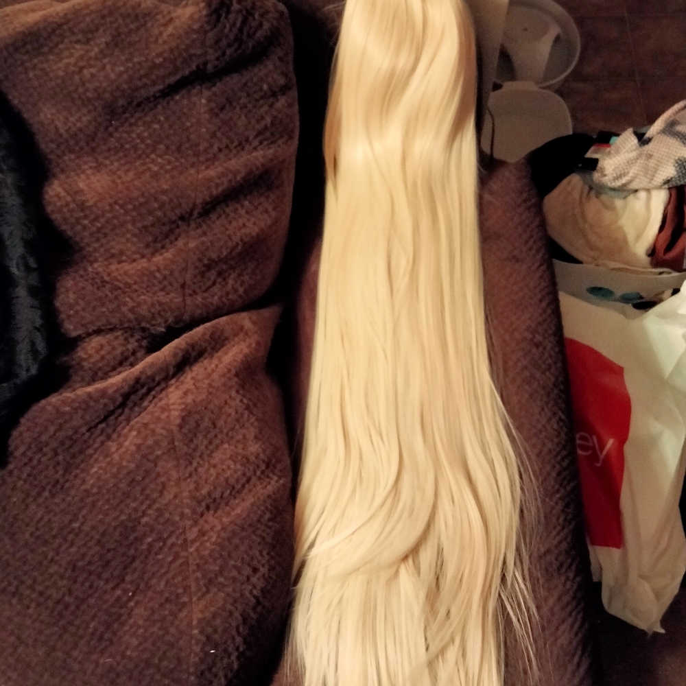 Platinum blonde synthetic wig